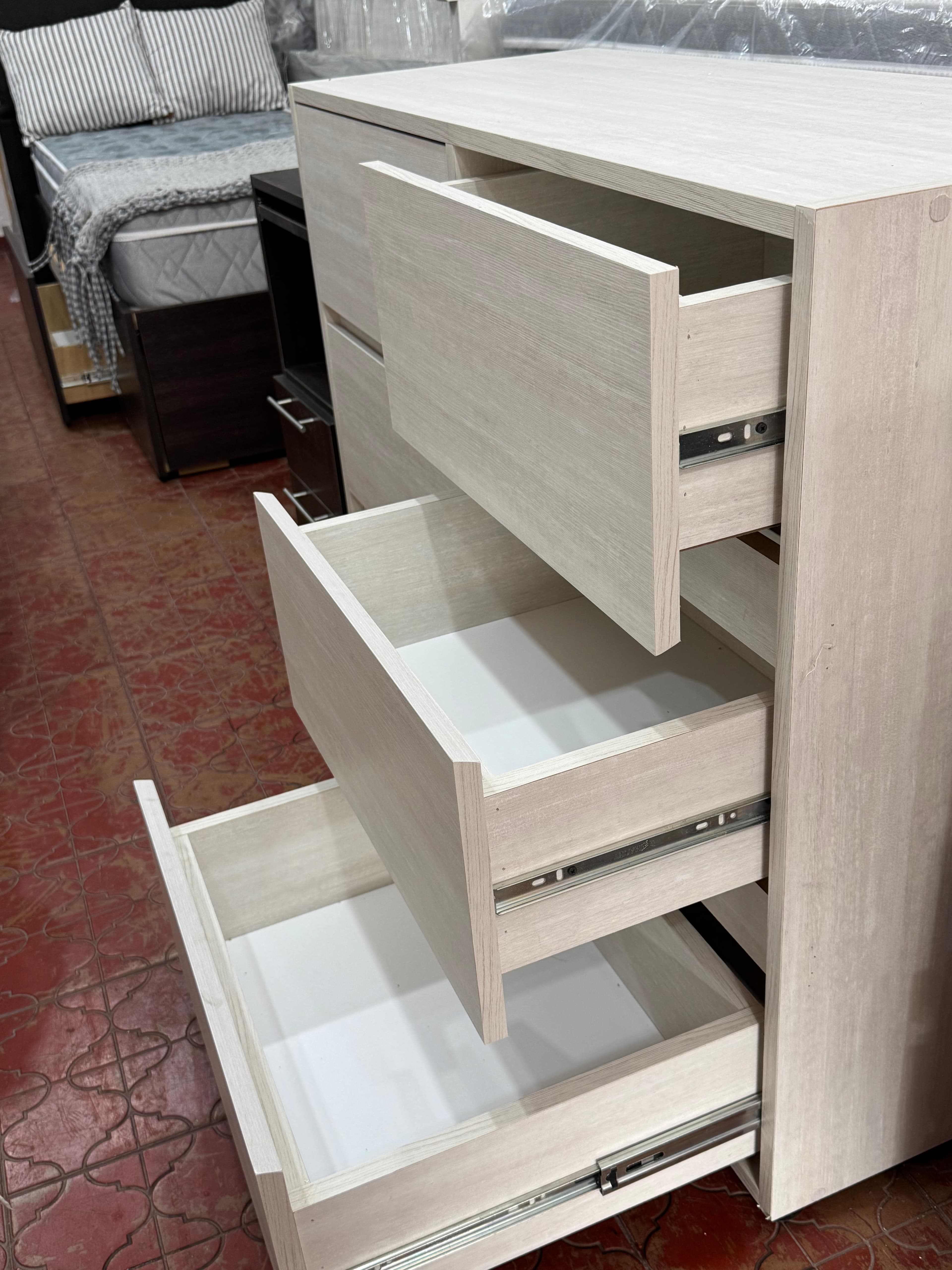 Cómoda Grecia showroom