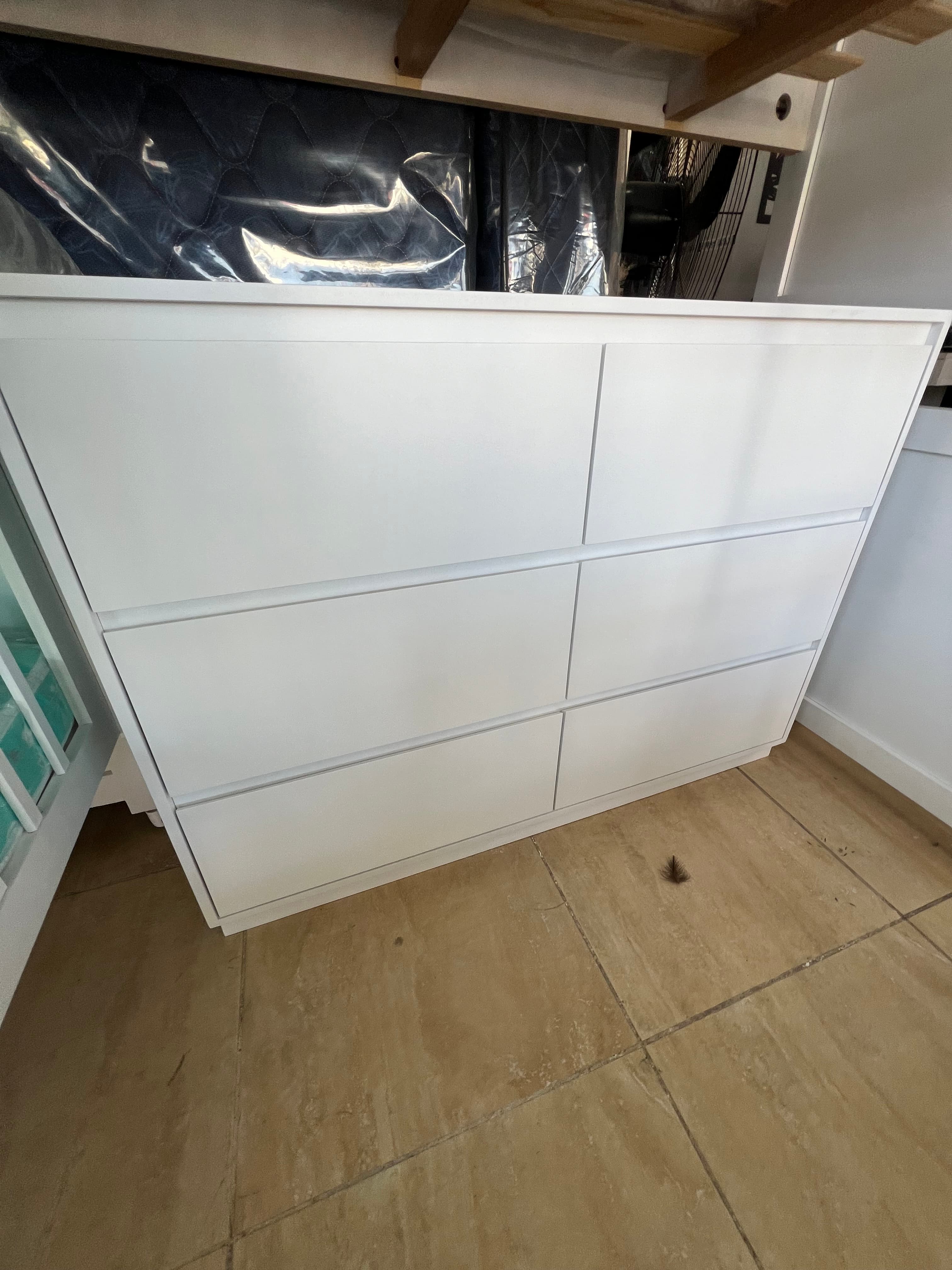 Cómoda Laqueada vista frontal