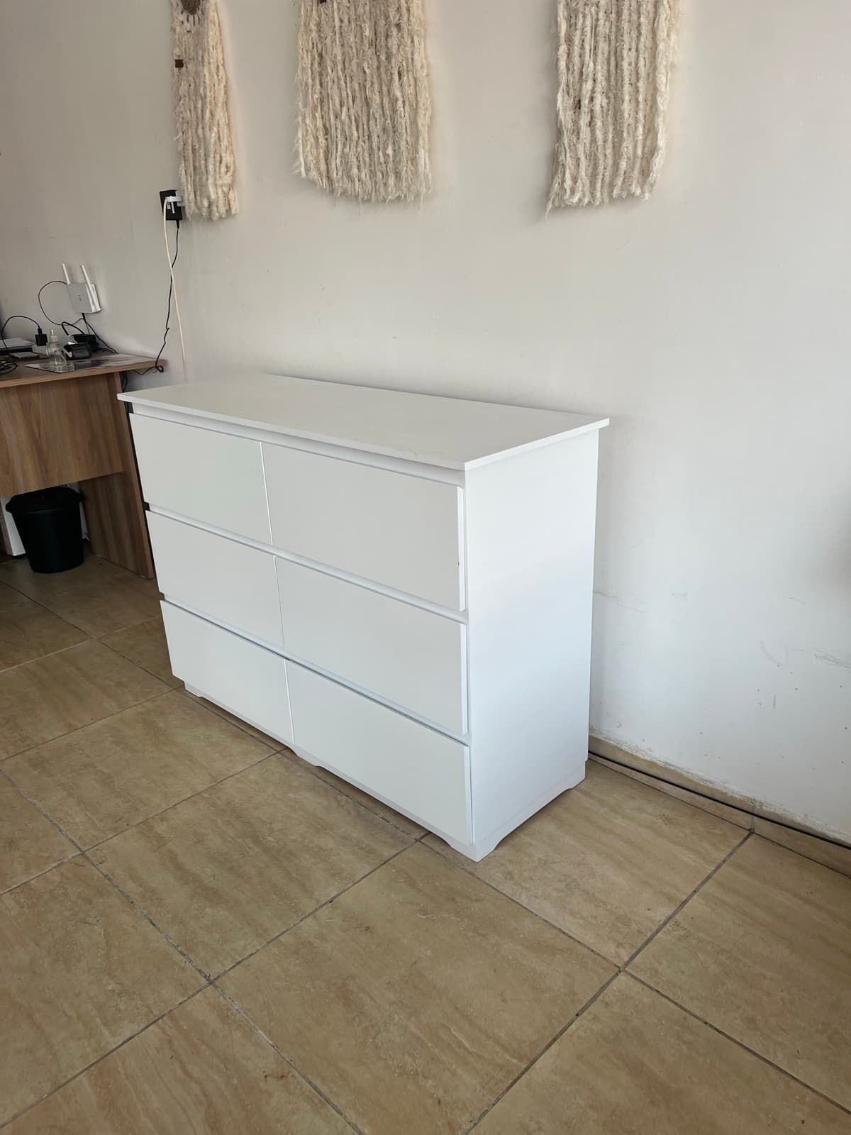 Cómoda Laqueada en dormitorio