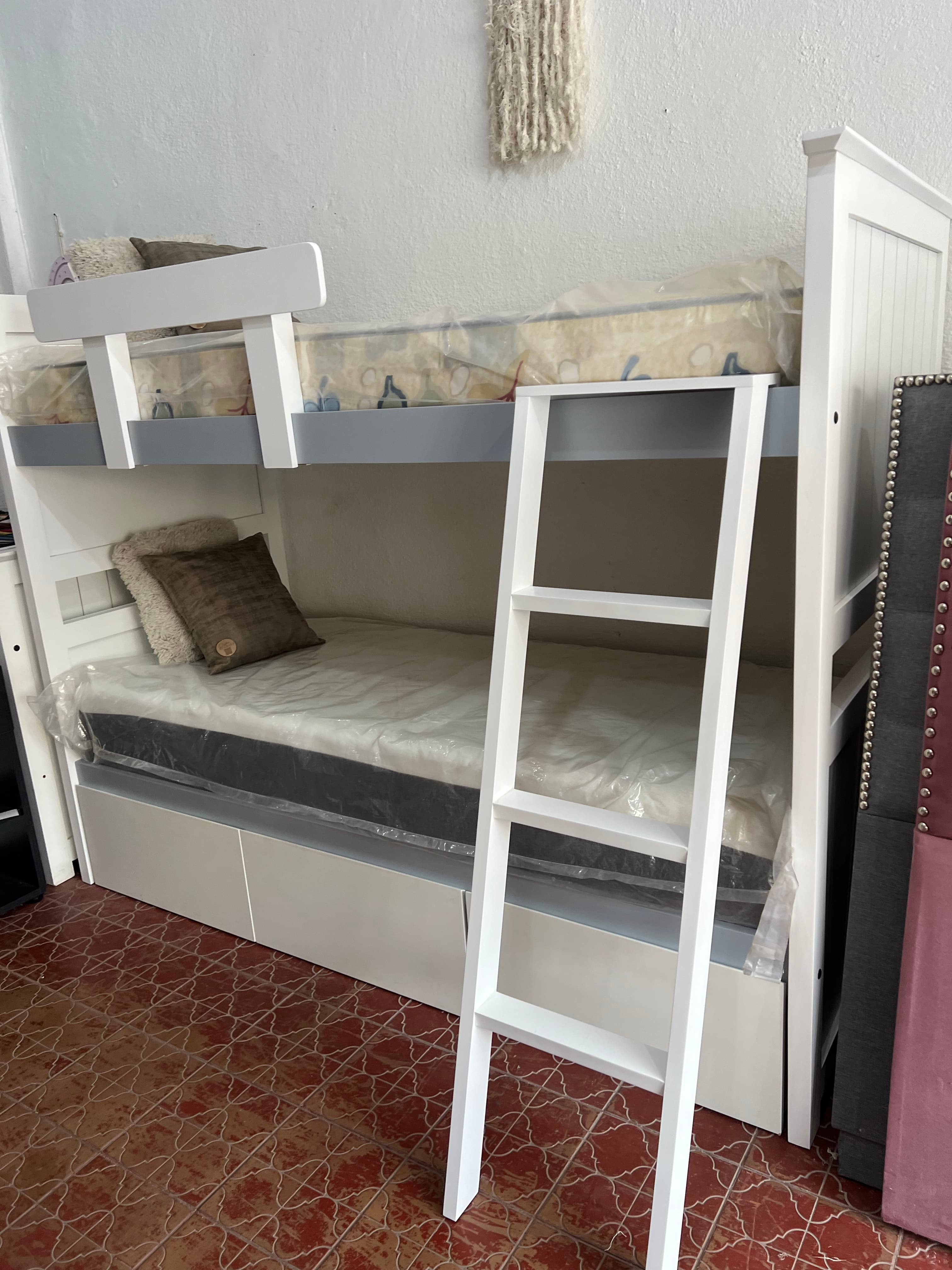 Cucheta Entera vista lateral