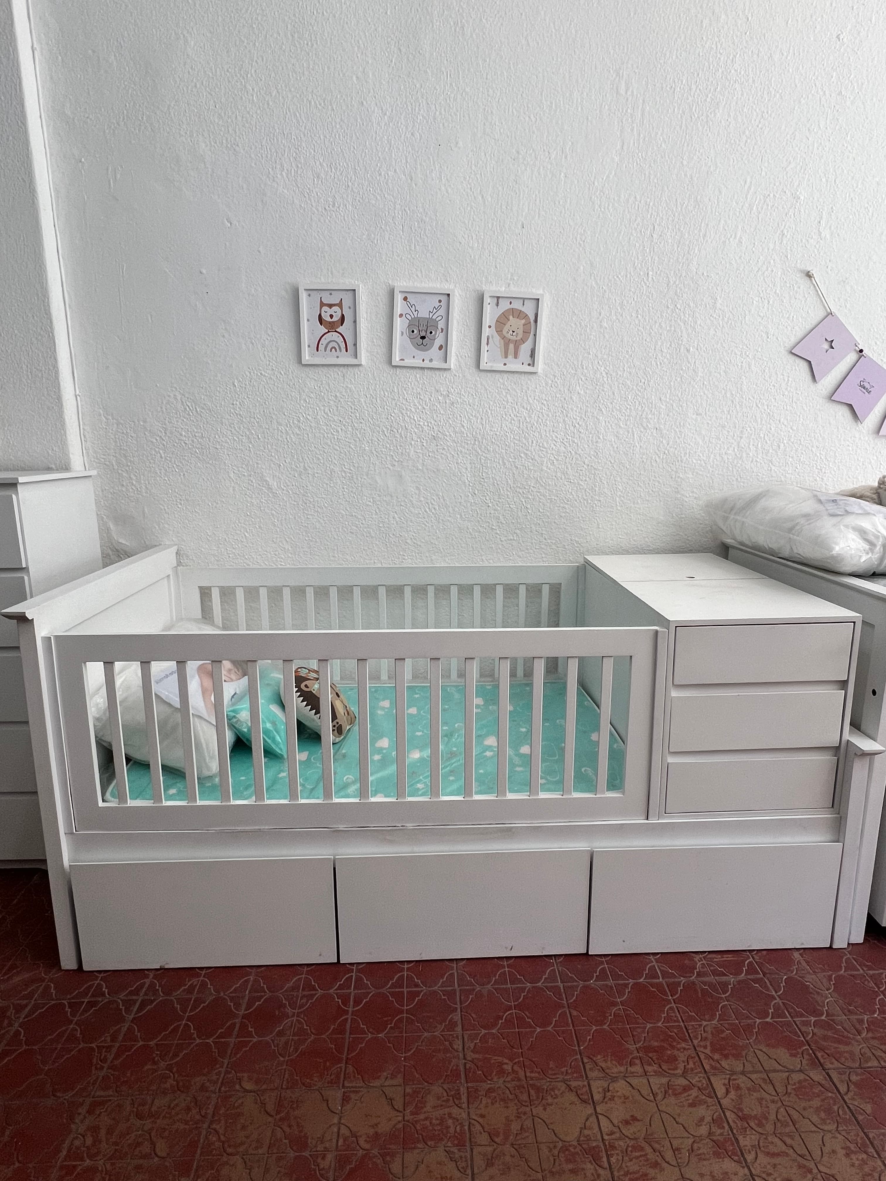 Cuna Vigo Funcional en showroom