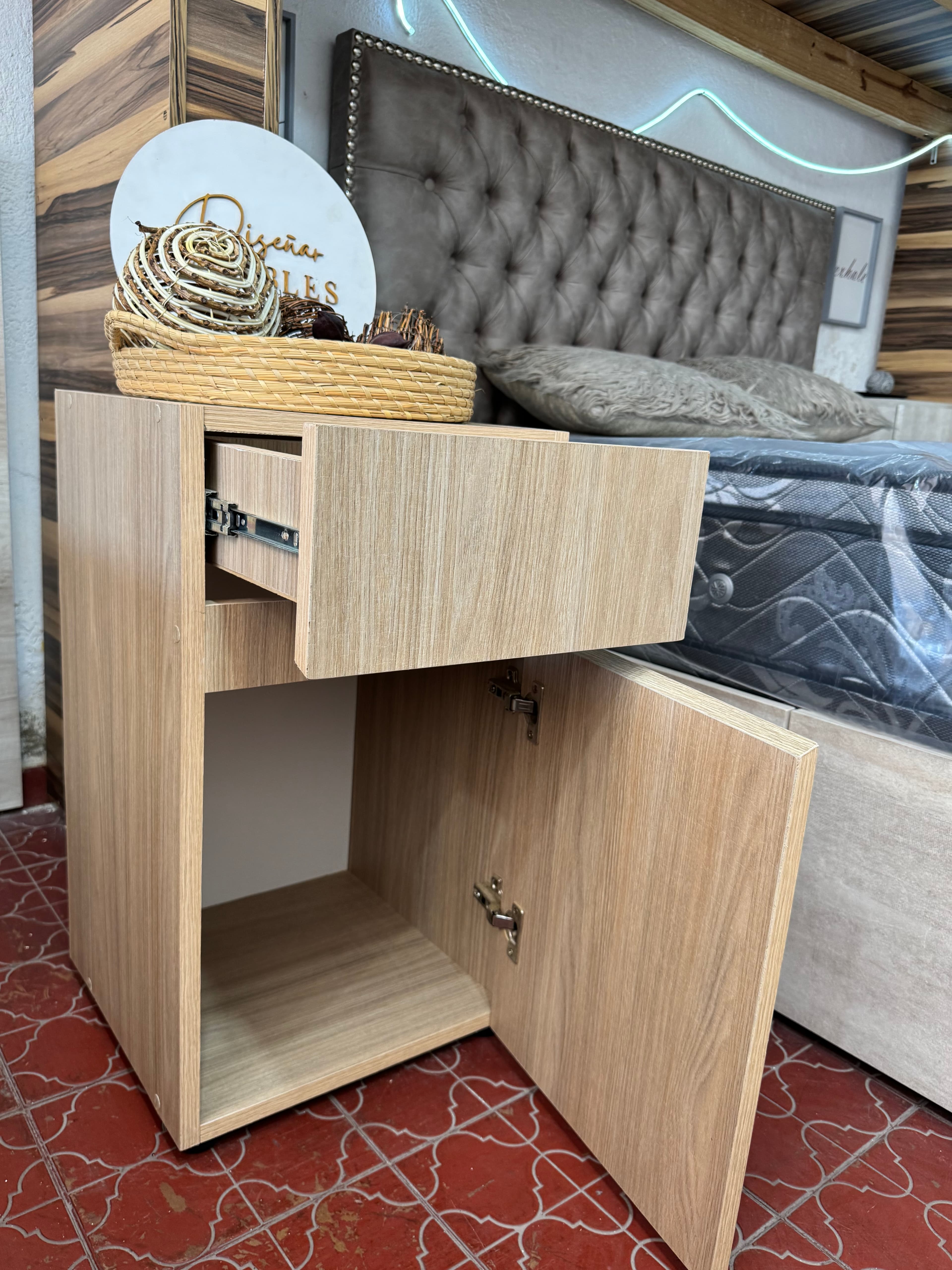 Mesa de Luz Clásica detalle