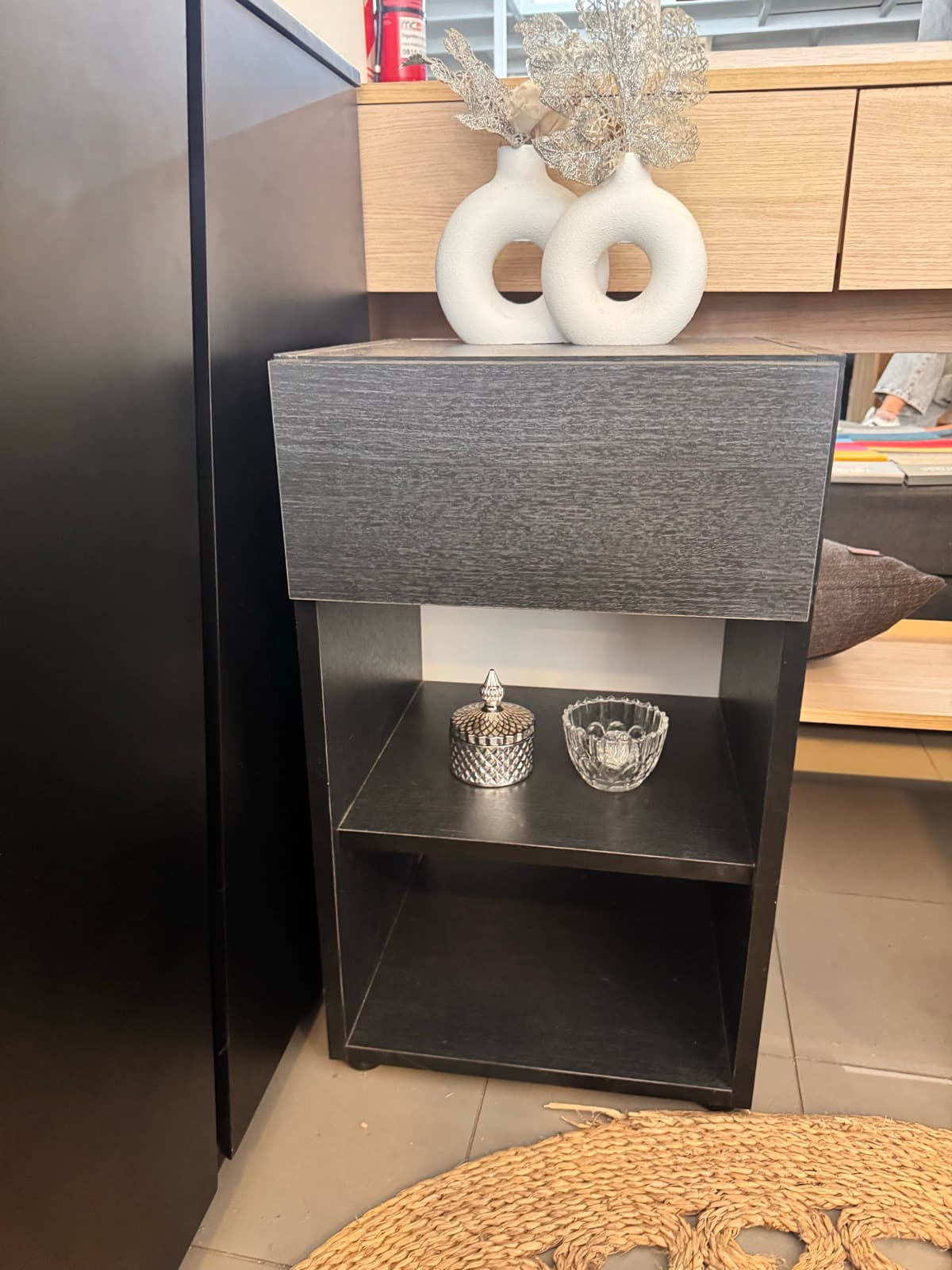 Mesa de Luz Grecia en dormitorio