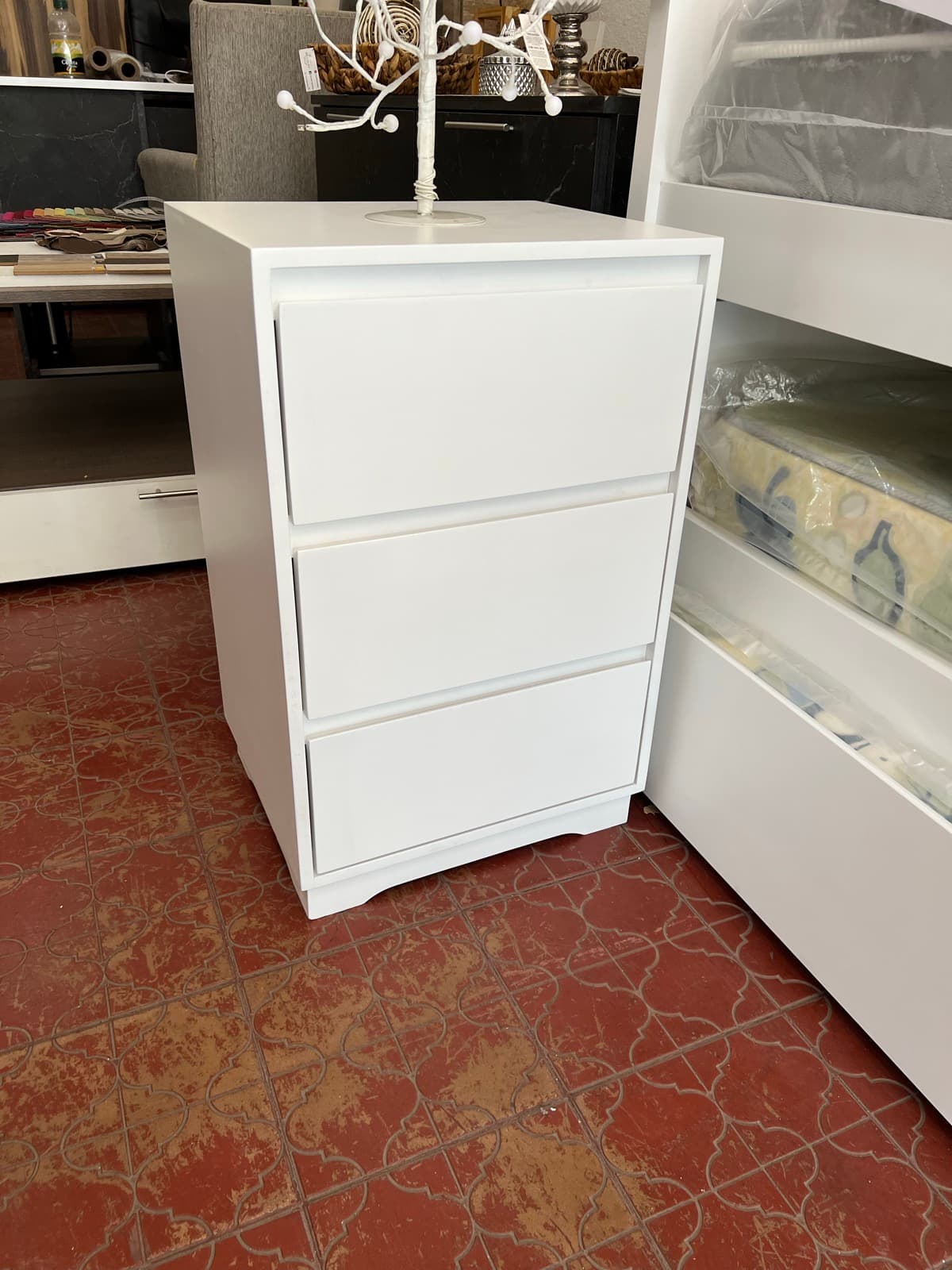 Mesa de Luz Laqueada lateral