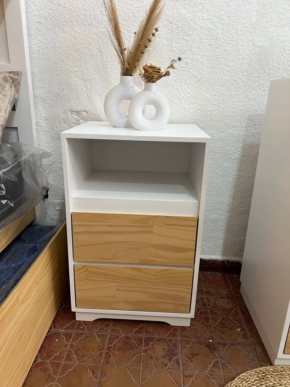 Mesa de Luz Laqueada en ambiente