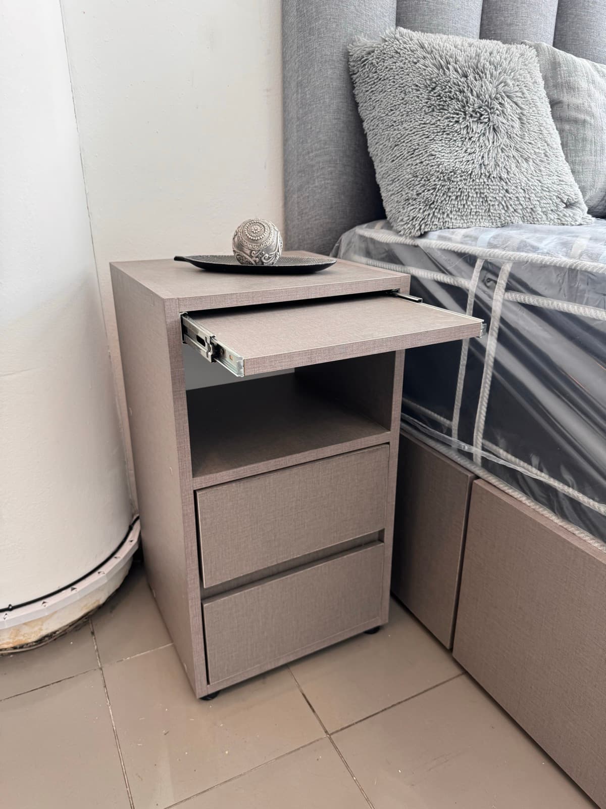 Mesita de Luz Desayunadora detalle acabado