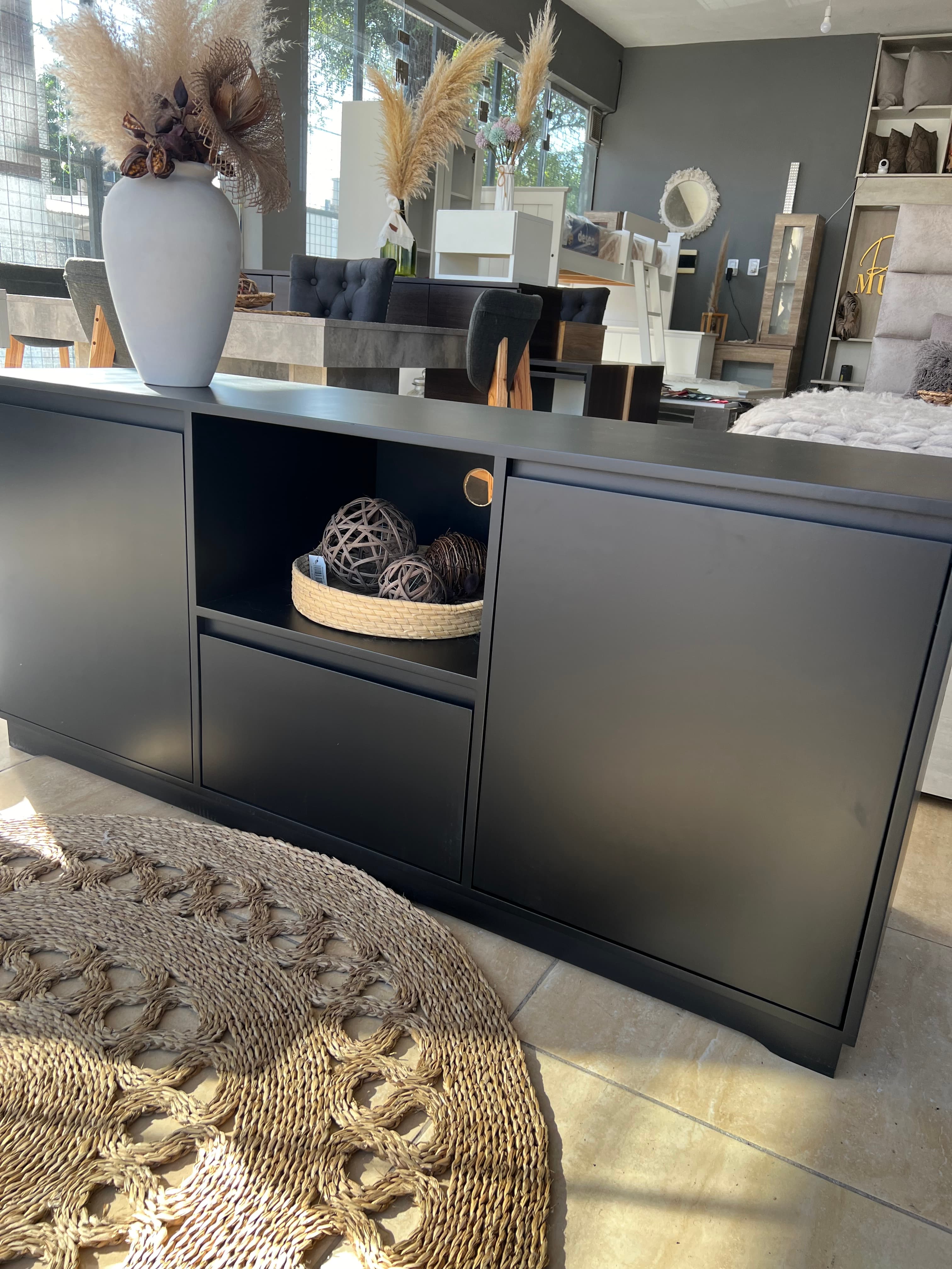 Rack TV Laqueado vista frontal