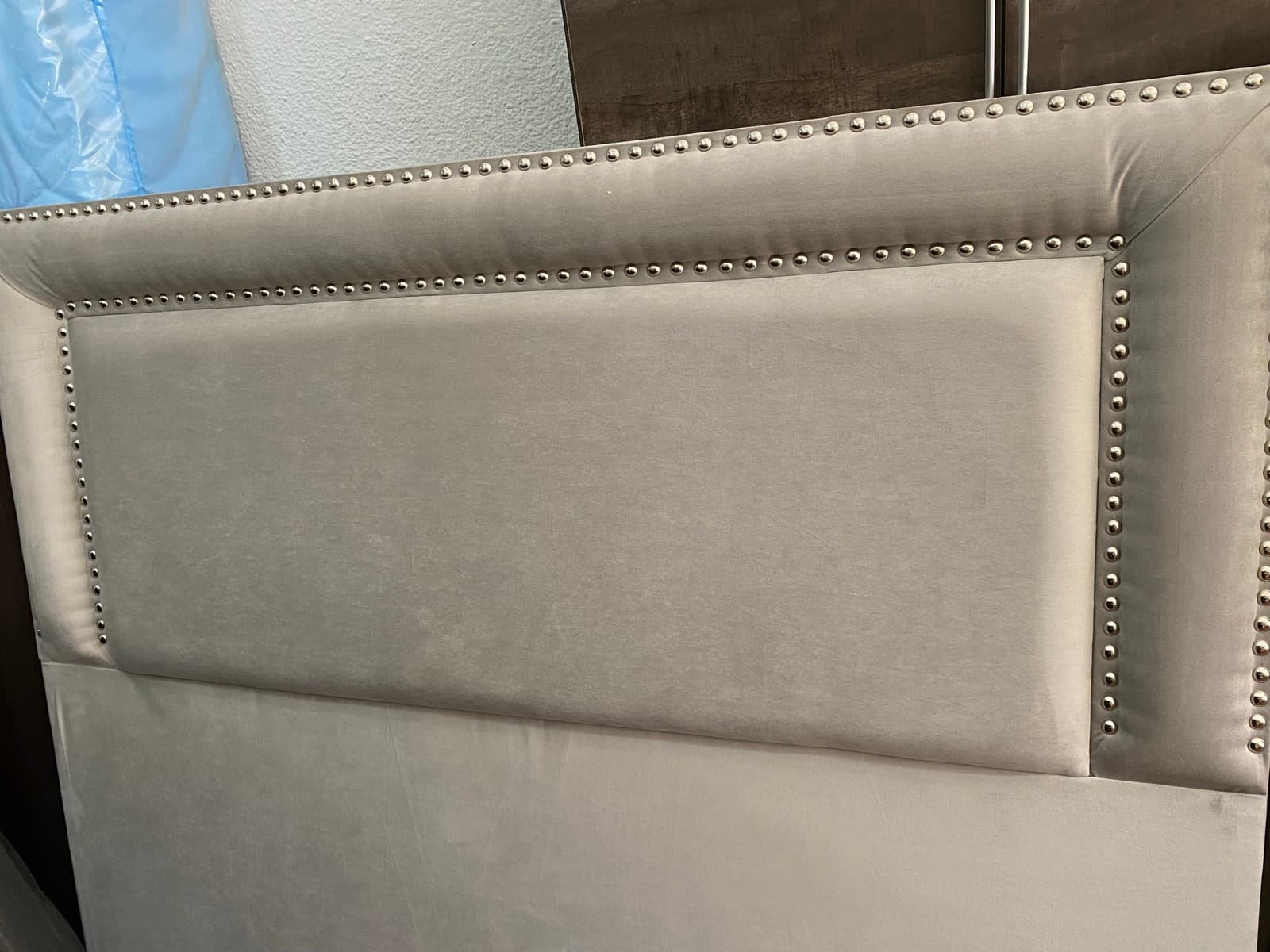 Respaldo Isola en ambiente decorado