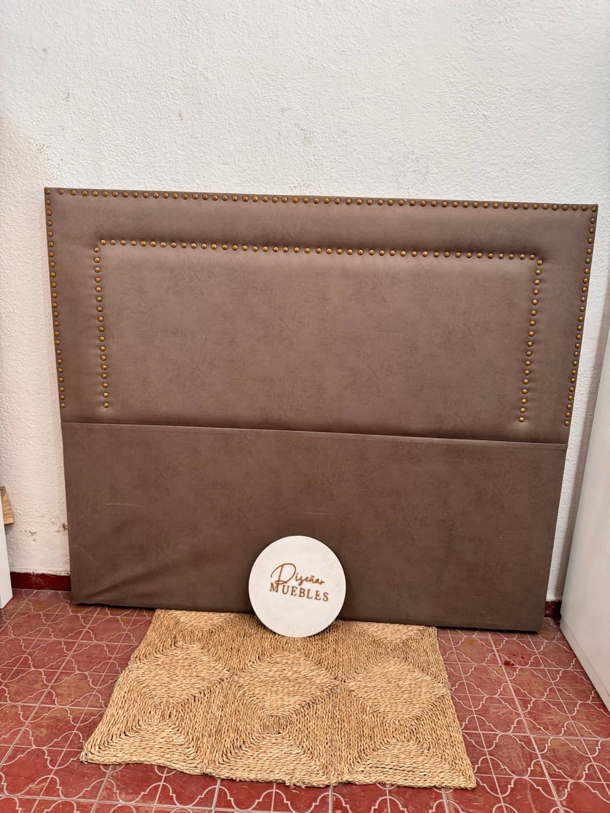 Respaldo Isola en dormitorio