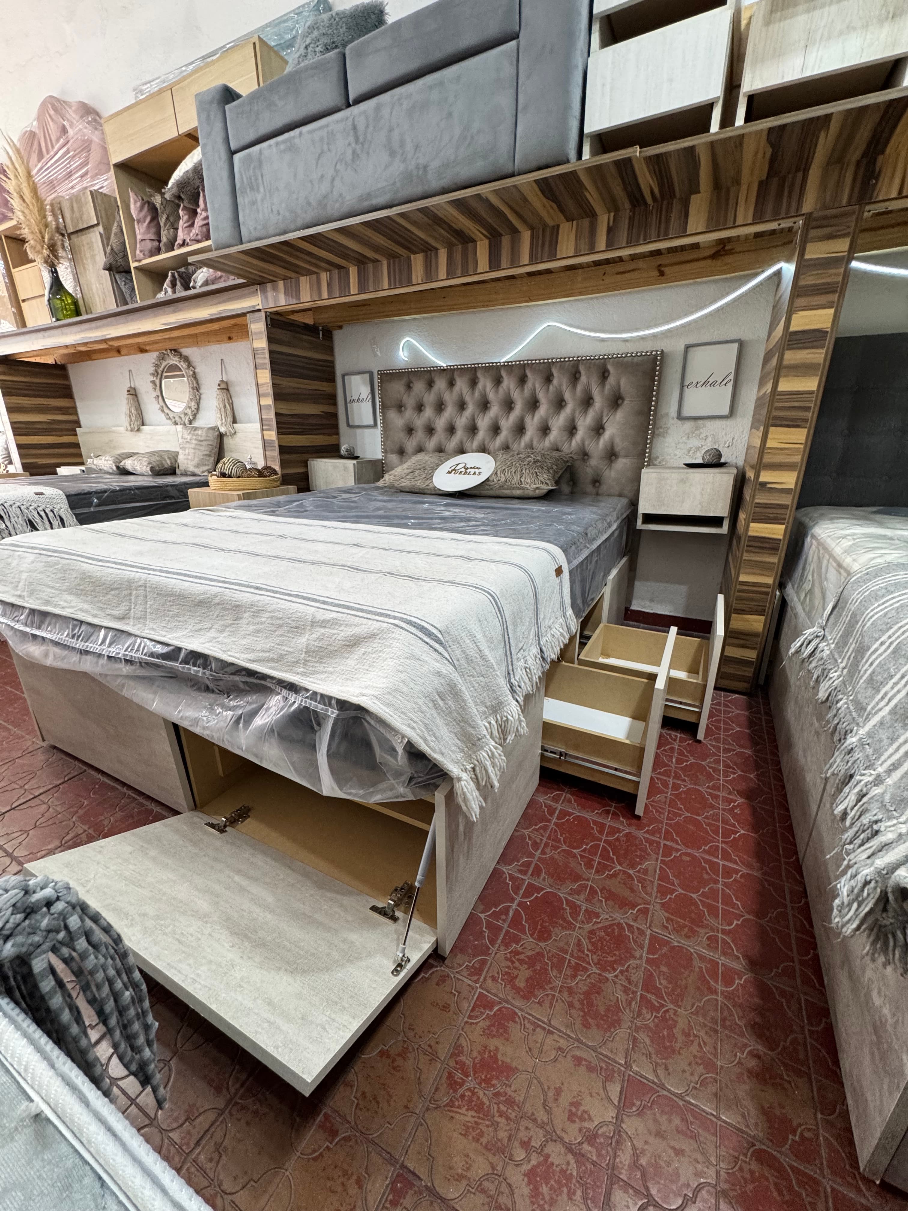 Respaldo Capitoné en showroom